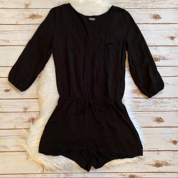 aerie Pants - AERIE BLACK SURPLICE ROMPER SIZE SMALL